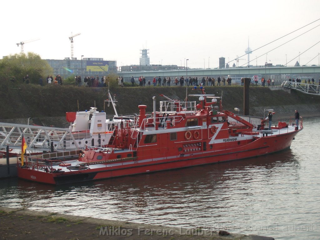 Feuerloeschboot 10-2      P103.JPG